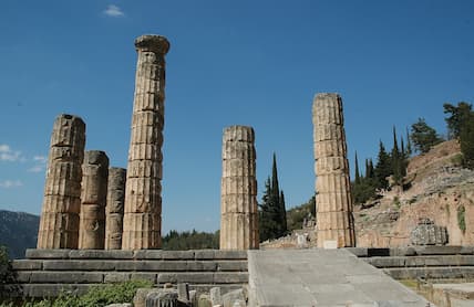 アポロン神殿（ギリシャ・デルフィ古代遺跡）